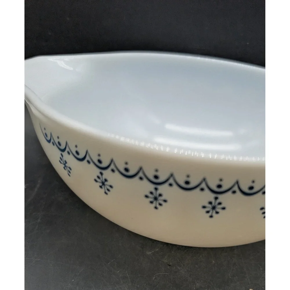 Vintage Pyrex Snowflake Blue Cinderella Mixing Bowl 442 1.5 Qt White Milk Glass